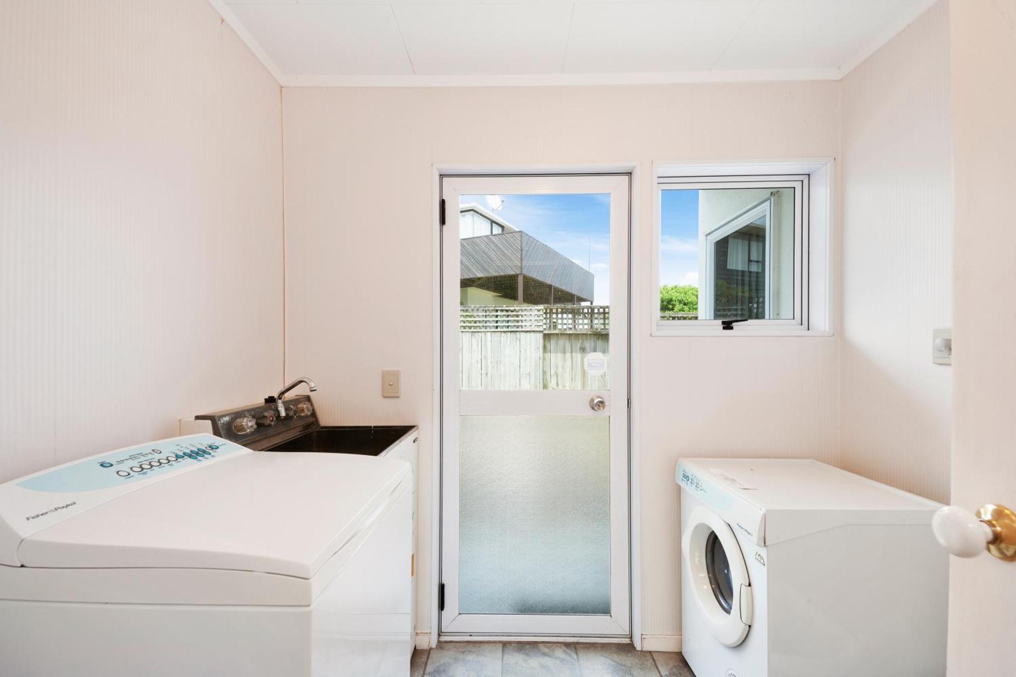 The White House - Taupo Holiday Home Exteriör bild