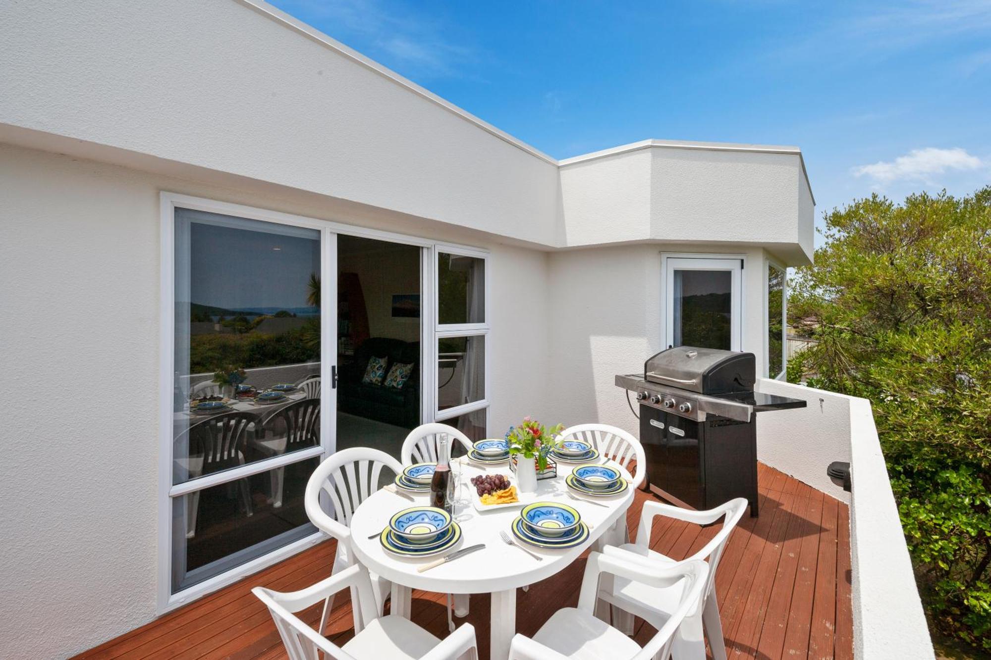The White House - Taupo Holiday Home Exteriör bild