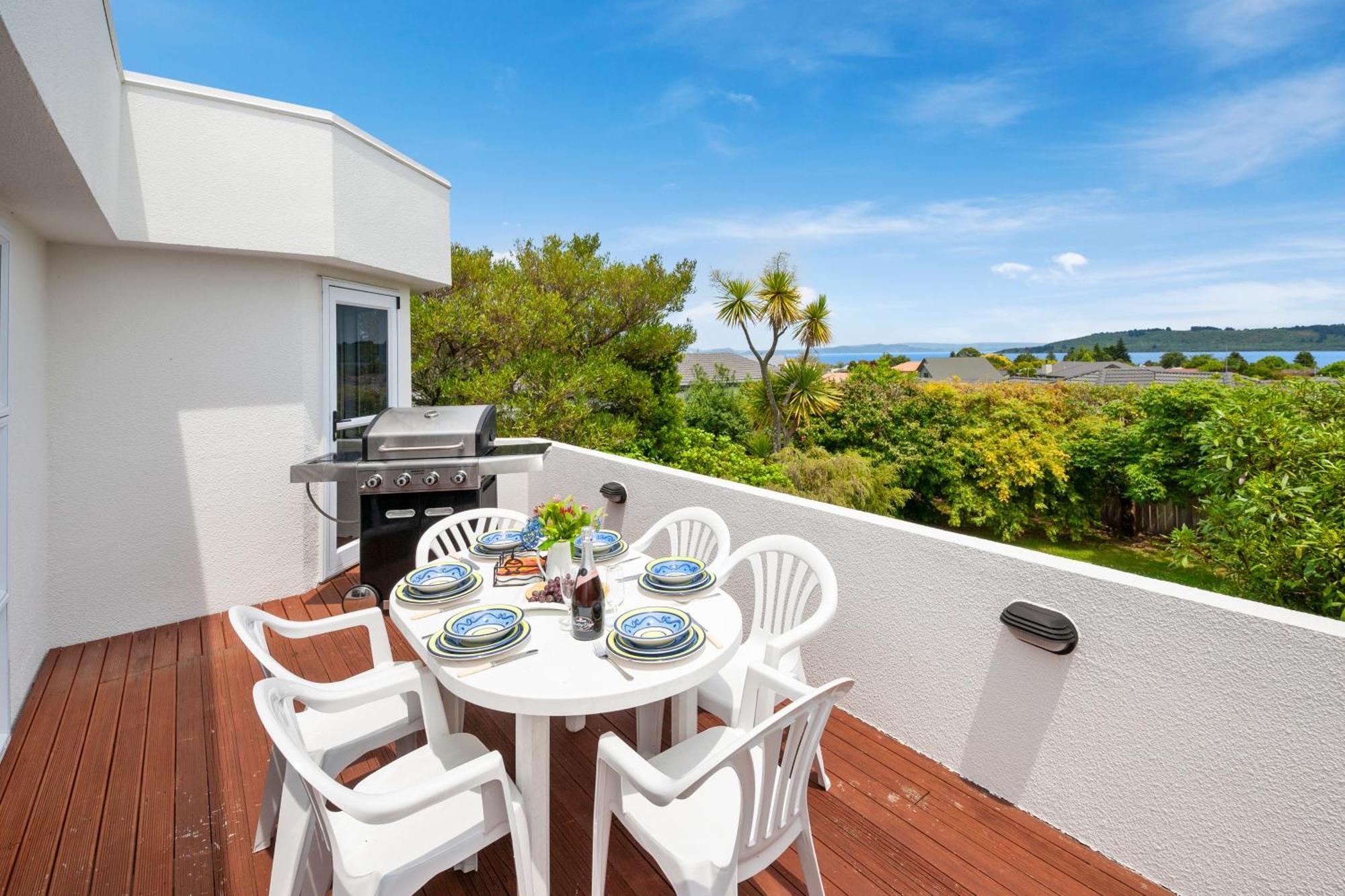 The White House - Taupo Holiday Home Exteriör bild