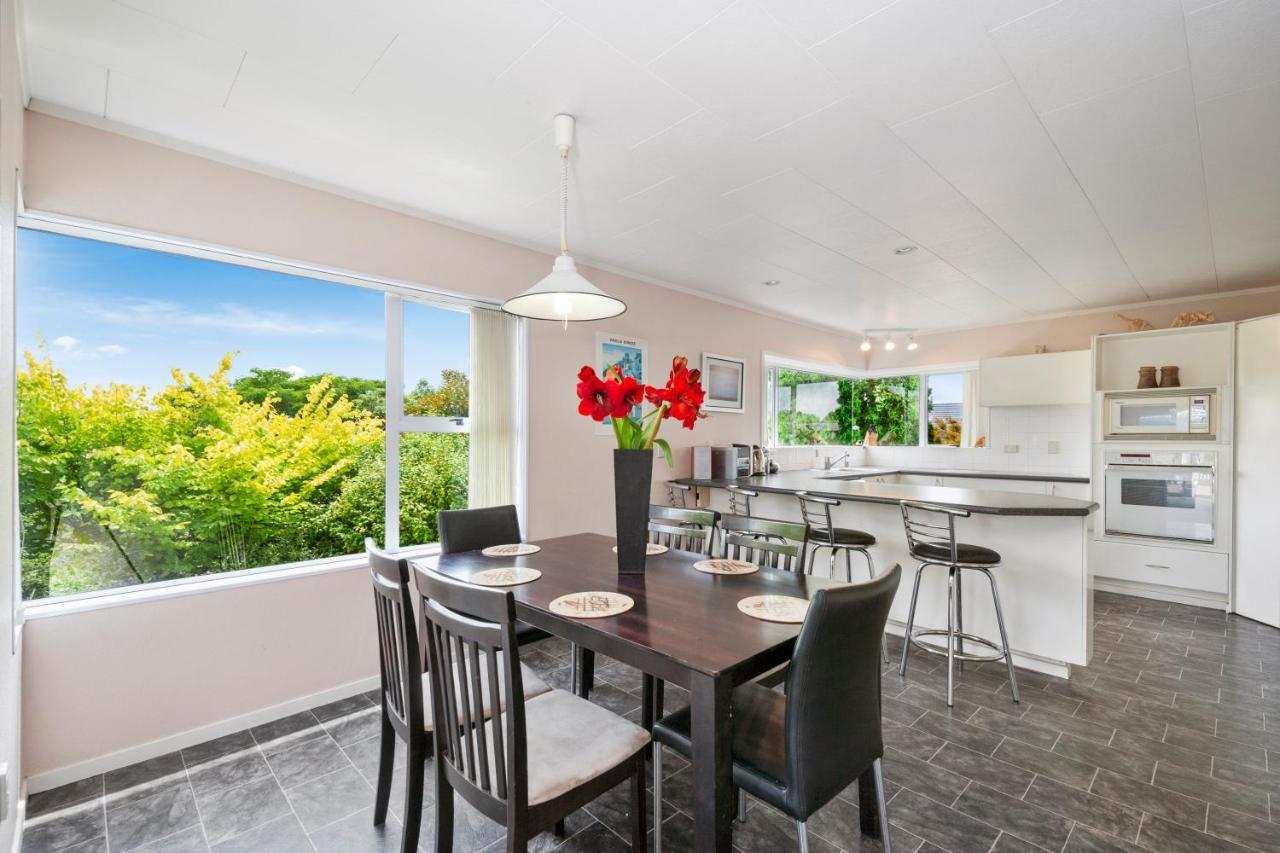 The White House - Taupo Holiday Home Exteriör bild